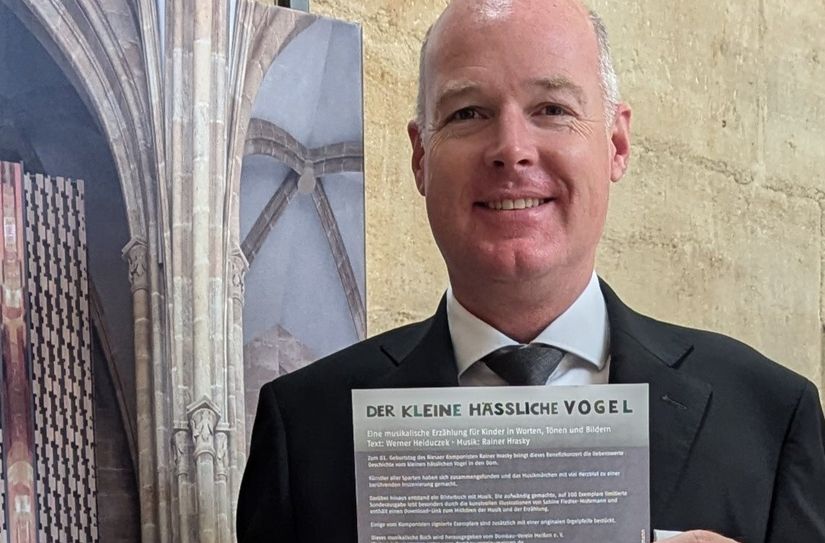 Domkantor Thorsten Göbel lädt zum Benefiz-Familienkonzert für die neue DomOrgel in Meißen ein. Zu erleben ist das Stück: "Der kleine hässliche Vogel" anlässlich des 81. Geburtstag des Riesaer Komponisten Rainer Hrasky.