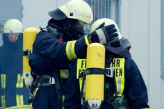 Symbolbild. Kameraden der Feuerwehr mussten heute Morgen zu einem Dachstuhlbrand in Bautzen ausrücken.
