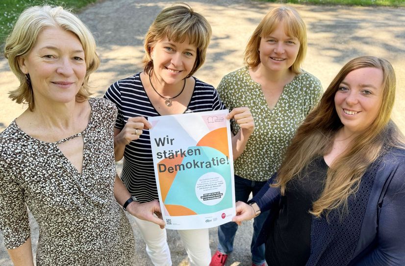 Das Team der Stadtbibliothek Lübben freut sich, im Projekt »Land.schafft.Demokratie« dabei zu sein.