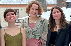 Die Künstlerinnen Alessa Granzow, Christin Neelsen, Corinna Granzow (v.l.) stellen in den kommenden Wochen ihre Kunst in der Galerie Himmlisch aus.