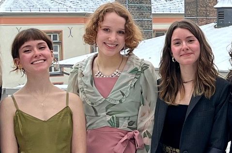 Die Künstlerinnen Alessa Granzow, Christin Neelsen, Corinna Granzow (v.l.) stellen in den kommenden Wochen ihre Kunst in der Galerie Himmlisch aus.