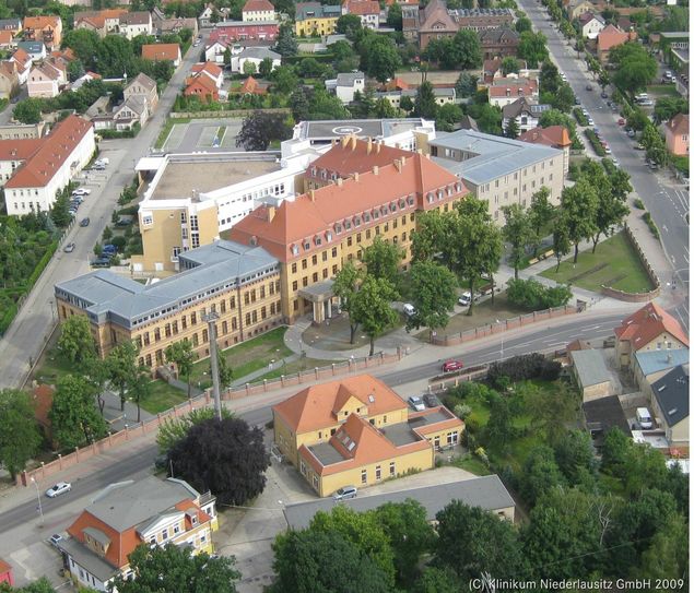Das Klinikum am Standort in Senftenberg aus der Vogelperspektive. Foto: (c) Klinikum NL GmbH 2009