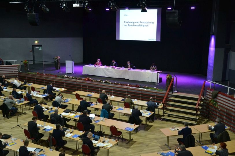Die Kreistagssitzung und die Diskussion über den Haushalt zogen sich bis tief in die Nacht. Foto: Archiv/Eckart Riechmann