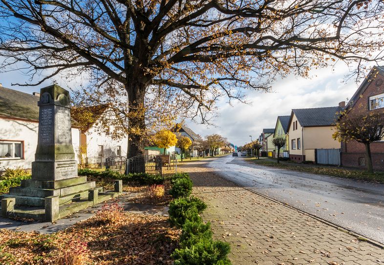 Blick in die Radduscher Dorfstraße. Foto: Peter Becker