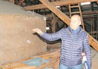 Planer Jürgen Voigt ist fasziniert, die Geheimnisse des alten Gebäudes zu lüften.