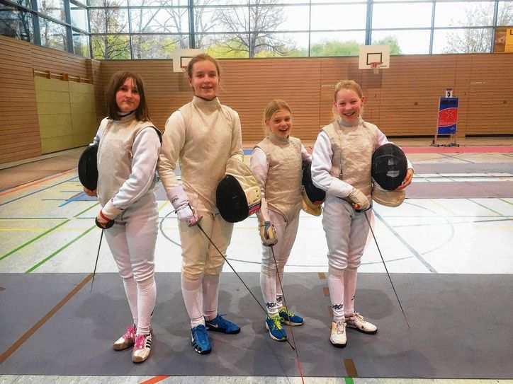 Finalisten im Damenflorett waren Hannah Sibilla, Cora Schaller, Marie Perl und Lina Wemme. Foto: Peche