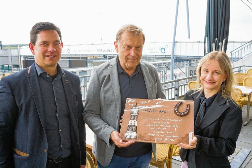 Ralf Henkler, Josef Meier und Nicole Wolski vom Medienpartner WochenKurier Senftenberg (von links). F: jho