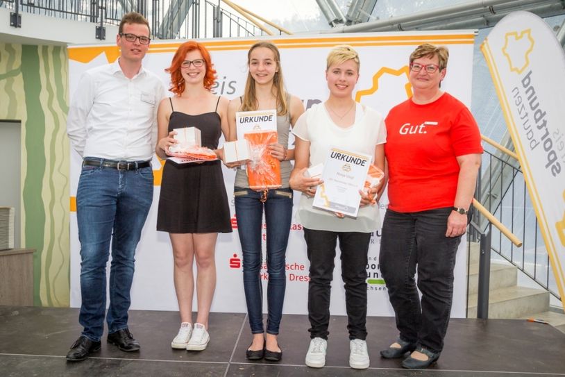 vl.r. Tim Döcke, Jasmin Meile, Cira Lange, Ronja Voigt, Elke Bauch. Foto: Robert Michalk