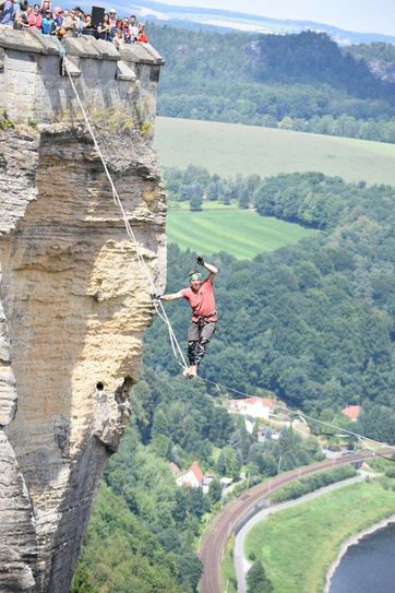 Die mutigen Slackliner. Foto Franze