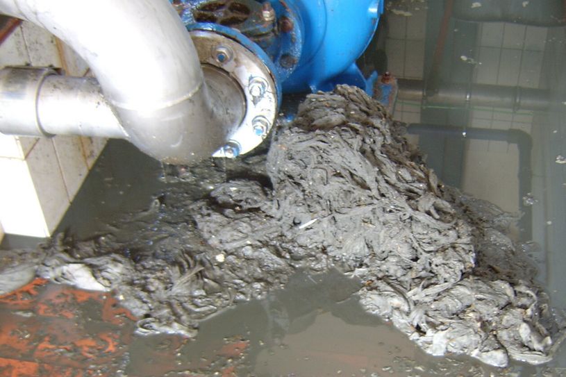 Im März und April verzeichneten die Stadtwerke Weißwasser schon 15 Störungen, bei denen Mitarbeiter verstopfte Pumpen wieder in Gang bringen mussten. Foto. Stadtwerke Weißwasser