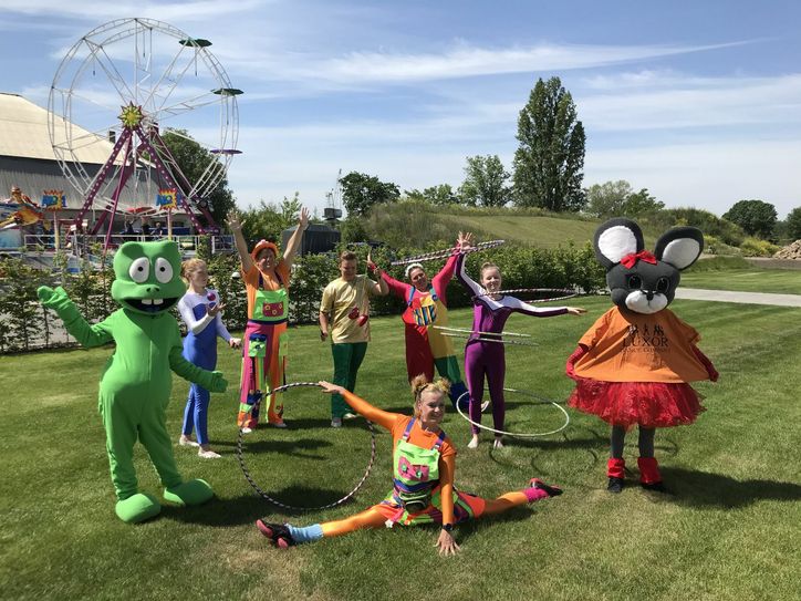Gruppenbild für die Family City, die am 6./7. Juni jeweils von 11 bis 19 Uhr an den Ostra-Dome lockt. Foto: PR