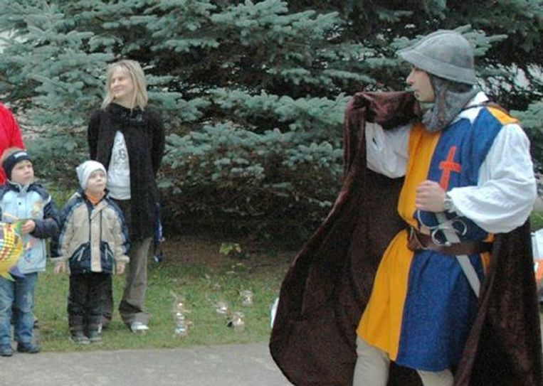 St. Martin besucht die Kinder in Weida.  Foto: Farrar