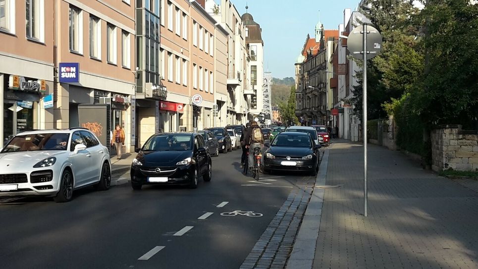 Fahren hier die Autos bald nur noch Tempo 20, damit ein durchführender Radweg möglich ist? Foto: ADFC Dresden