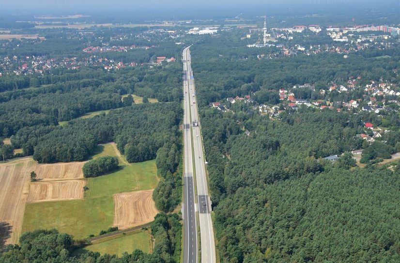 Vor 30 Jahren wurde auf der A 15 begonnen, eine zweite Richtungsfahrbahn zu bauen. Und diese hat jetzt stellenweise grundhaften Sanierungsbedarf.
