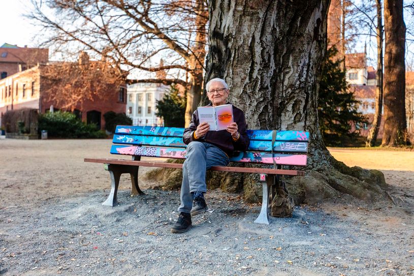 Lesen in allen Situationen mit Klaus Wilke. Diesmal: Literatur auf der Parkbank - eine Reminiszenz an eine schöne Veranstaltung.
