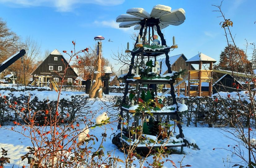 In der weihnachtlich geschmückten Erlichthofsiedlung »wichtelt« es am 3. Dezember.