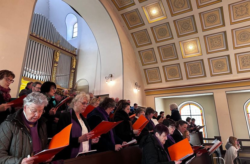 Kantorei Senftenberg und Singkreis Altdöbern musizierten zum Gründungsgottesdienst gemeinsam.
