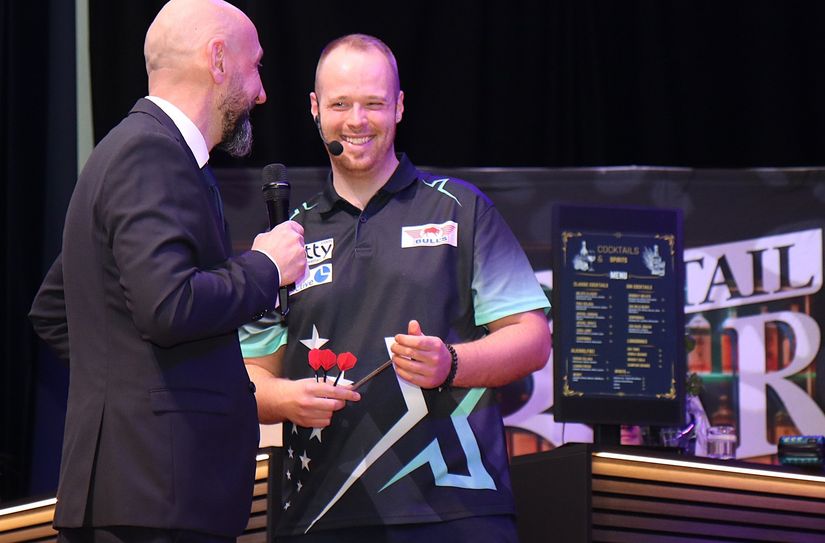 Dartprofi Max Hopp beim Wirtschaftsball in Riesa