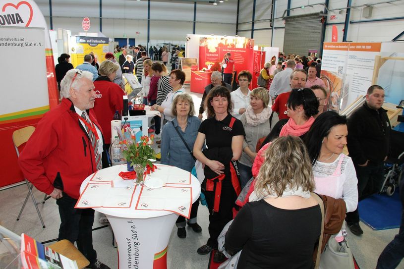 Impressionen der Pflegemesse 2017. Auch dieses Jahr ist WochenKurier Initiator für die "Zukunft Pflege". Foto: sts