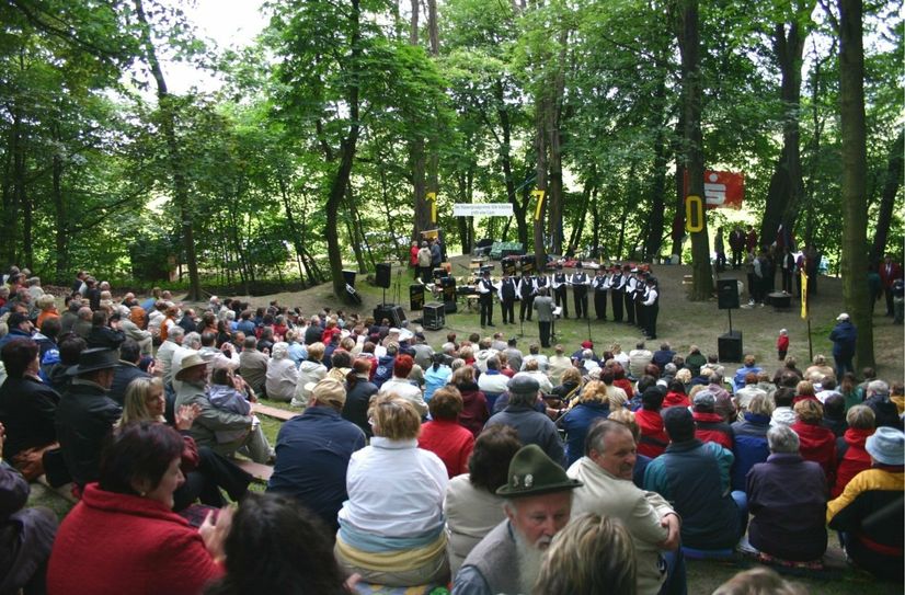 Pfingstsingen am »Spring« in Schlieben.