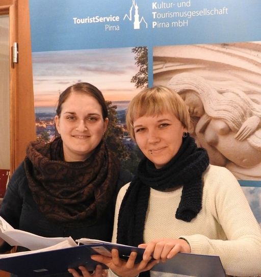 Sara Händler und Elisa Belg von der Kultur- und Tourismusgesellschaft. (v. li.)              Foto: Wo