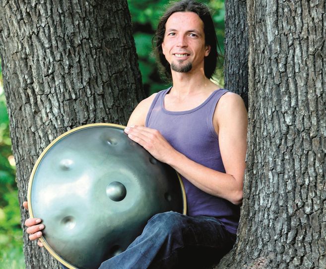 Christian Kitzbichler mit seinem Hang. Foto: Agentur