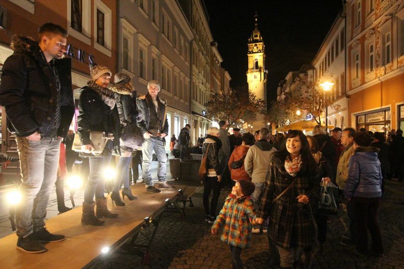„Lebendige Schaufensterpuppen“ auf einem Laufsteg und noch viel mehr gibt es zur 13. Romantica-Auflage zu erleben. Foto: Stadtverwaltung