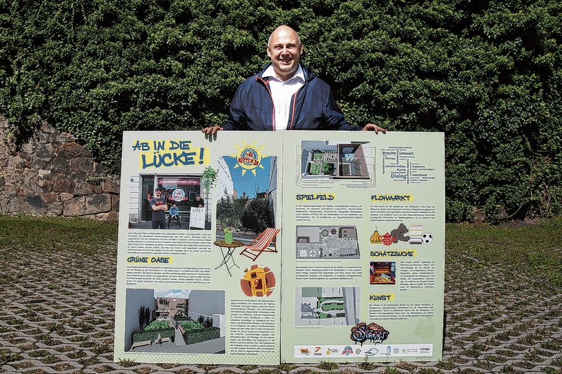 Citymanager Stephan Eichner zeigt den diesjährigen Zittauer Wettbewerbsbeitrag »Ab in die Lücke«. Foto: Gewerbe- und Tourismusverein Zittau lebendige Stadt