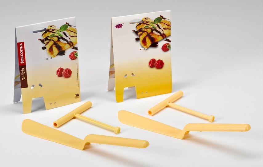 3. Platz der Plagiarius Verleihung 2016 - Pfannkuchen–Wender mit Teigverteiler, links das Original und rechts das Plagiat. Foto: Aktion Plagiarius e.V.