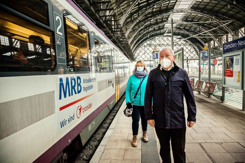 Fahrgäste im Bahnhof Neustadt. Foto: Lars Neumann