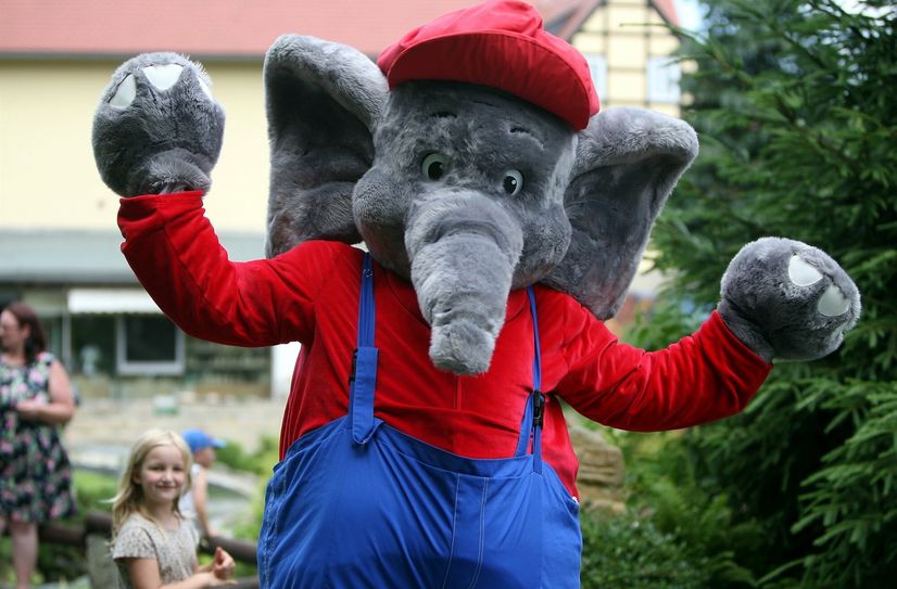 Benjamin Blümchen ruft dazu auf, den größten Kinderchor zu versammeln.
