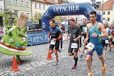 Beim Lausitzer Blütenlauf kommen auch die Laufsportfreunde auf ihre Kosten. KAMI, das Stadtmaskottchen (l.) von Kamenz feuert die Läufer an. Foto: PR Stadtverwaltung Kamenz