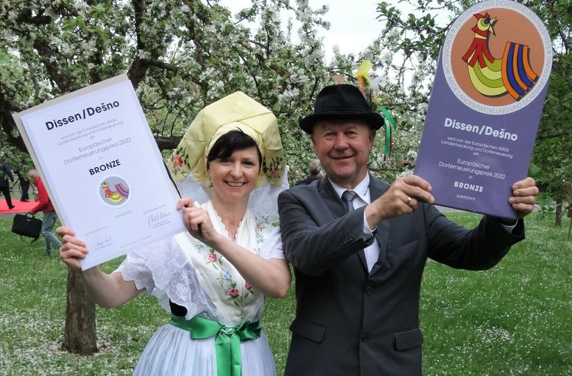 Katja Hoffmann und Fred Kaiser sind stolz auf die erfolgreiche Teilnahme am Europäischen Dorfwettbewerb.