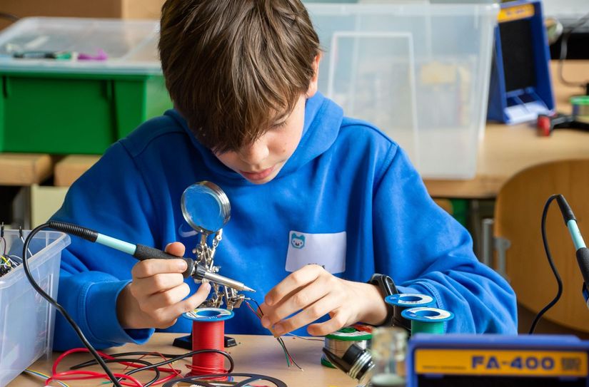 Auf die Jugendlichen warten Workshops rund um Coding, 3D-Druck, Robotik und mehr.