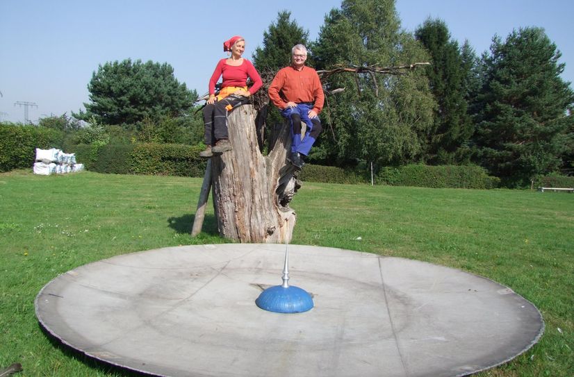 Von einem Leppersdorfer Landwirt bekam Karen Hobelsberger diese alte Silo-Abdeckung. Die sei, so Hobelsberger, »ideal als Karusselldach«.