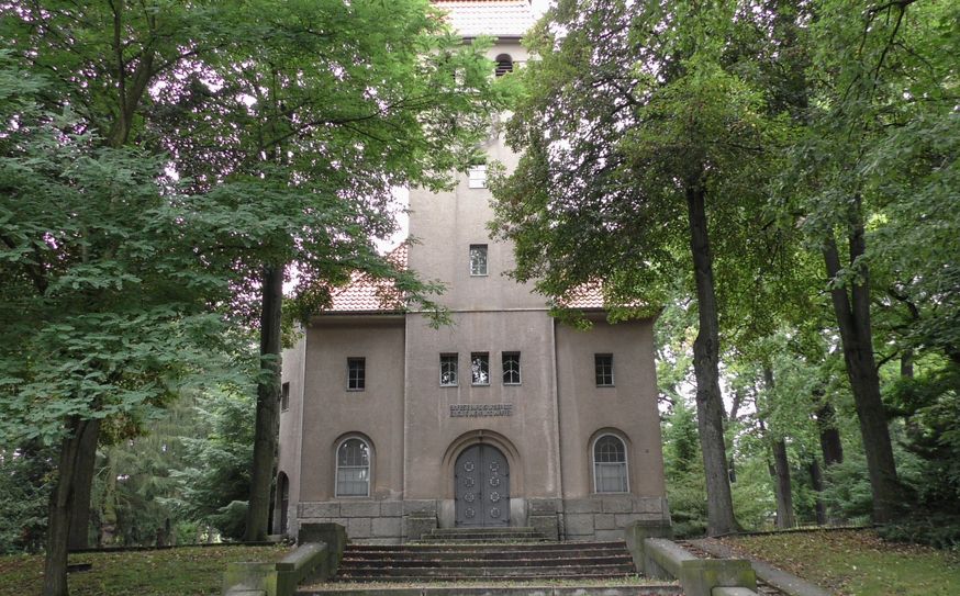 Blick auf die Friedensgedächtniskirche in Lauchhammer.