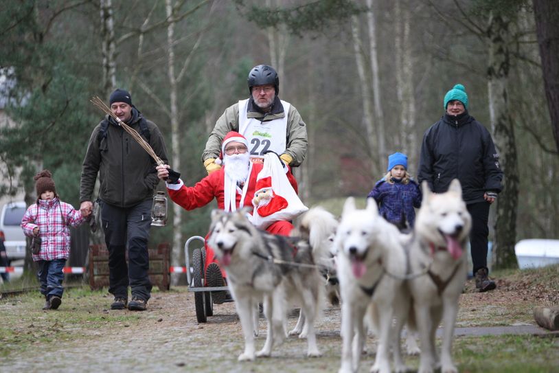 Auch der Weihnachtsmann hat mal müde Beine! Foto: Förster