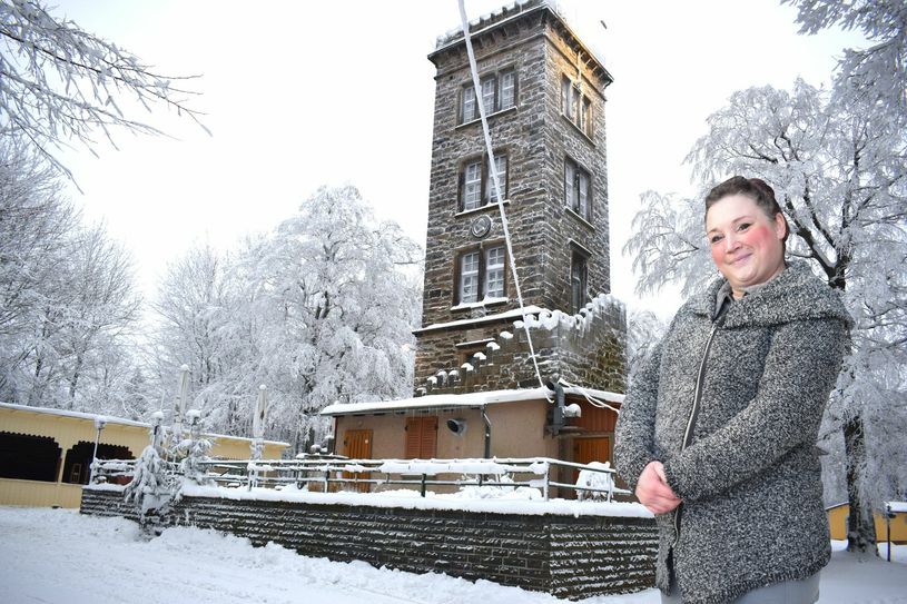 Sandra Kirsch aus Rückersdorf hat für die Gaststätte am Valtenberg große Pläne. Die Vorbereitungen dafür laufen auf Hochtouren. Foto: Sandro Paufler