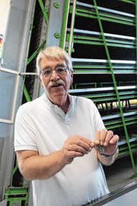 Vorstand Ulrich Brodkorb verweist auf die gesundheitsfördernde Wirkung von echtem Salbei.