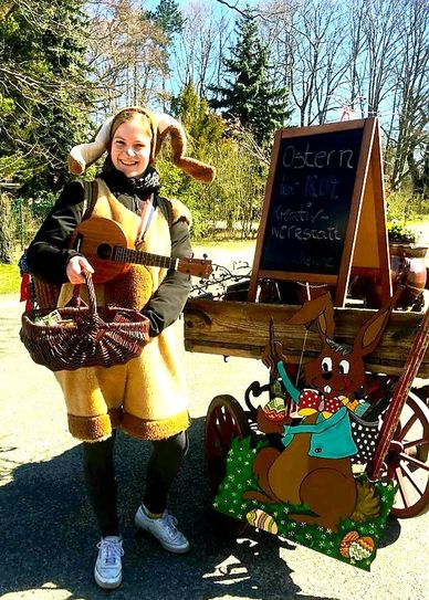Der Osterhase besucht den Erlichthof in Rietschen.