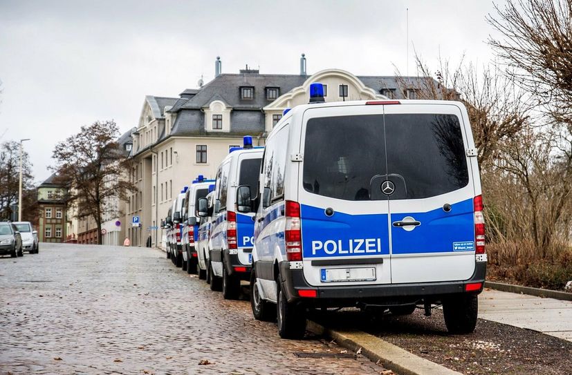 Staatsanwaltschaft Dresden und Polizeidirektion Dresden realisieren umfangreiche Durchsuchungsmaßnahmen in Dresden und Umgebung.