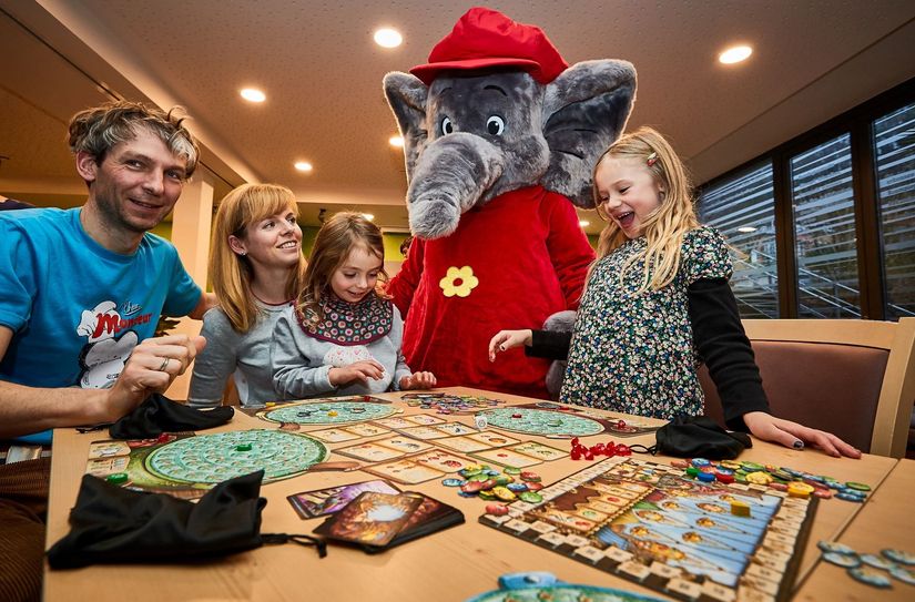 Am 2. März kommt Benjamin Blümchen zu Besuch und bringt zahlreiche Spiele mit.