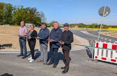 Das symbolische Band wurde durch Silvio Buchhorn (SLB), Romy Reinisch, Olaf Reichert, Ralf Erlinger (STL) und Jens Schuster (AIB) durchschnitten.