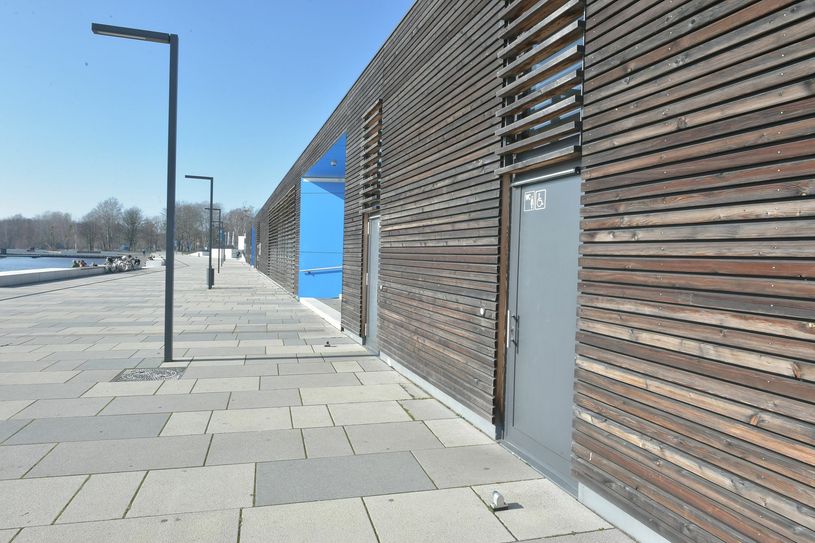 Die Toiletten am Stadthafen Senftenberg sollen bereits ab dem 9. März geöffnet werden. Foto: Peter Aswendt