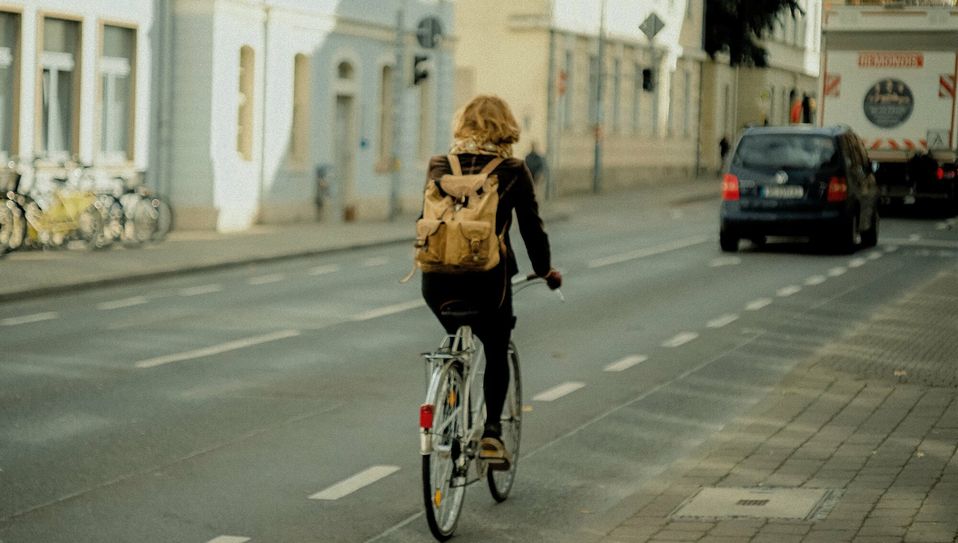 Das Projekt »Zu nah? – Mit Abstand mehr Sicherheit!« des Innovation Hub 13 möchte gemeinsam mit Bürgern den Dialog über mehr Sicherheit auf Brandenburgs Straßen verstärken und erweitern.