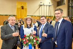 Landrat Michael Geisler, das 23. Sebnitzer Blumenmädchen Jasmin Richter, Joachim Hoof (Vorstandsvorsitzender der Ostsächsischen Sparkasse Dresden) und Oberbürgermeister Ronald Kretzschmar (v.l.n.r.).