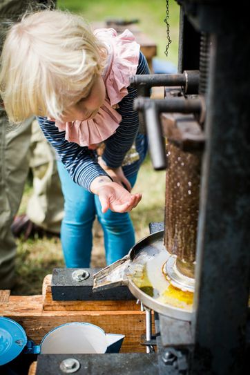 Bei »Quark & Leinöl« können Kinder die Natur erforschen. Foto: Florian Brocker