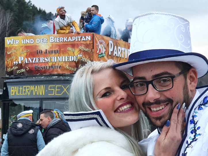 2020 – 15 Jahre später – hatte das Prinzenpaar Paul I. und Justine I. alias Paul Bredner (25) und seine Frau Justine Brender (28) Spaß beim Regieren. Foto: Daniel Förster