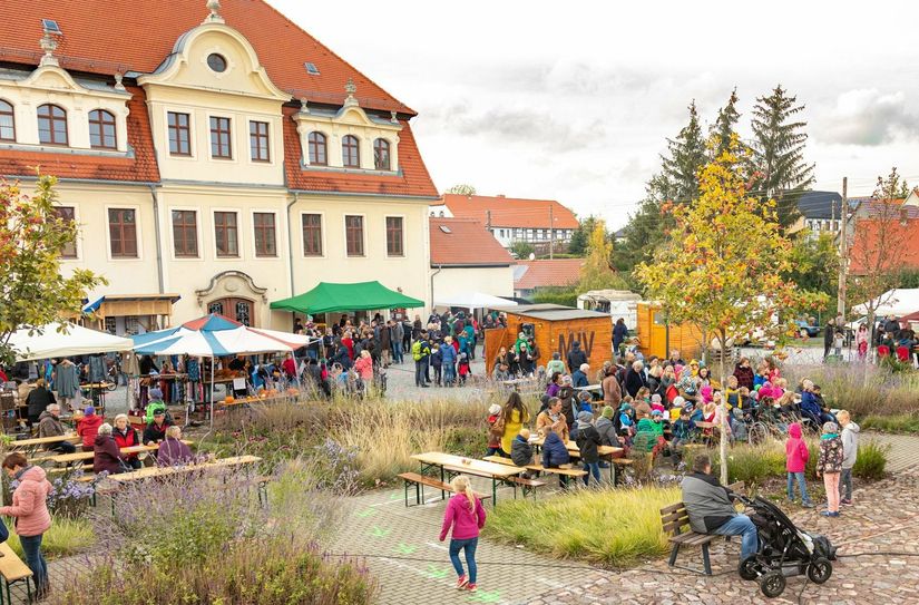 Markt der Möglichkeiten am Herrenhaus in Raußlitz. In diesem Jahr findet das Fest zum 4. Mal statt. Der Landgestalten e.V. erfüllt damit seinen Gründungszweck.