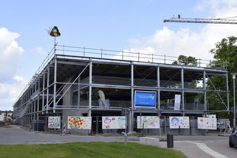 Noch im Mai feierte das CTK Richtfest, am heutigen Freitag wird das Parkhaus eröffnet. Foto: Michael Helbig